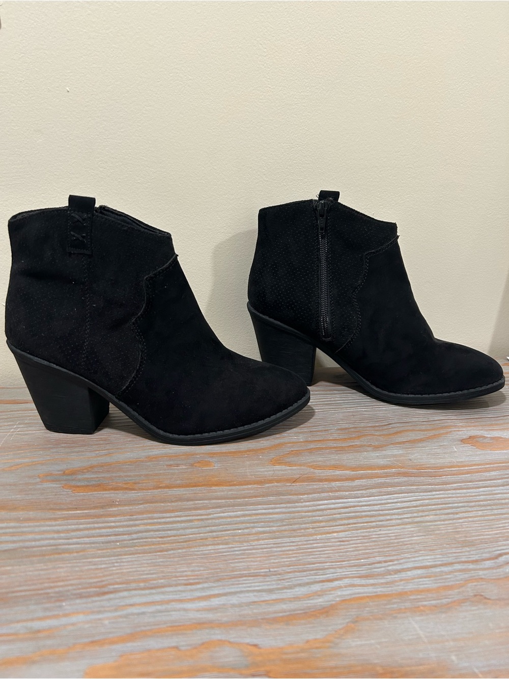 NWOT Time & Tru black bootie